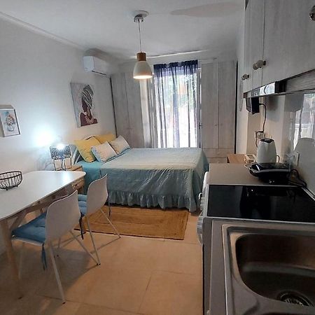 Nias Studio Apartment Perama  Exterior photo