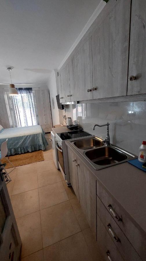 Nias Studio Apartment Perama  Exterior photo