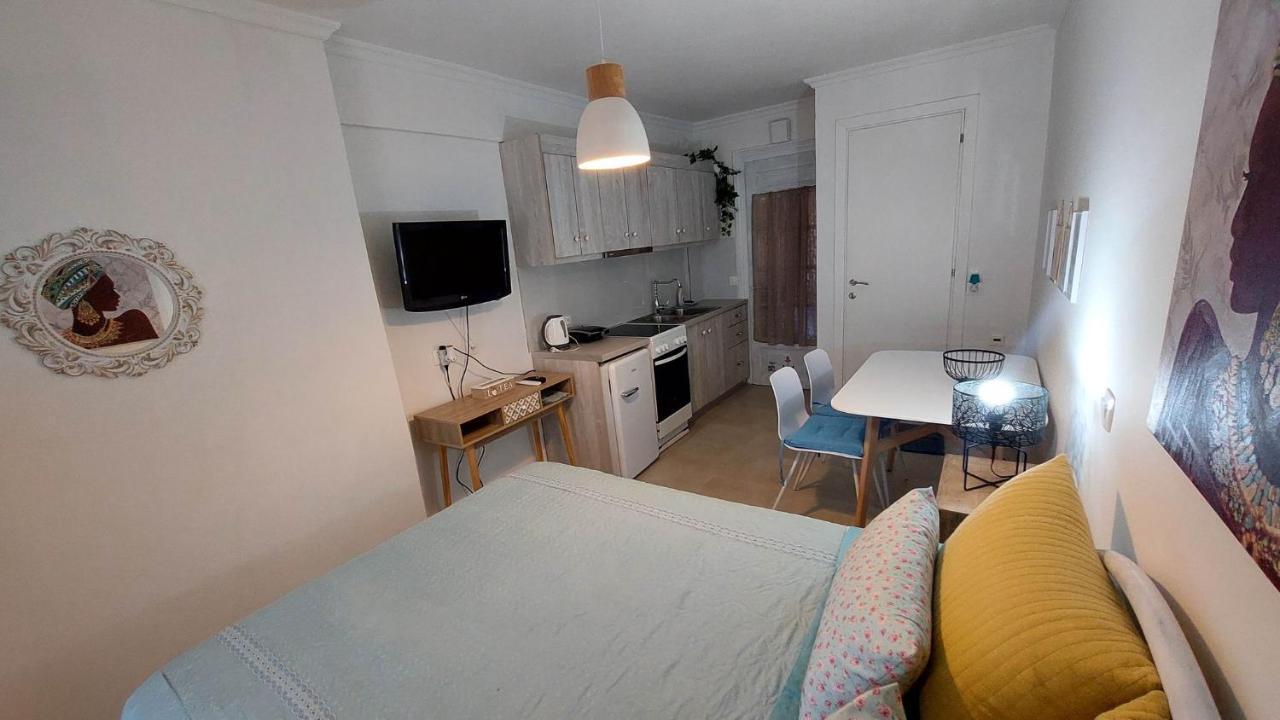 Nias Studio Apartment Perama  Exterior photo