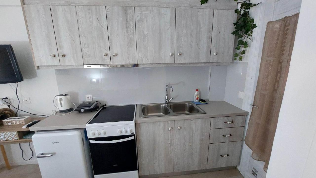 Nias Studio Apartment Perama  Exterior photo