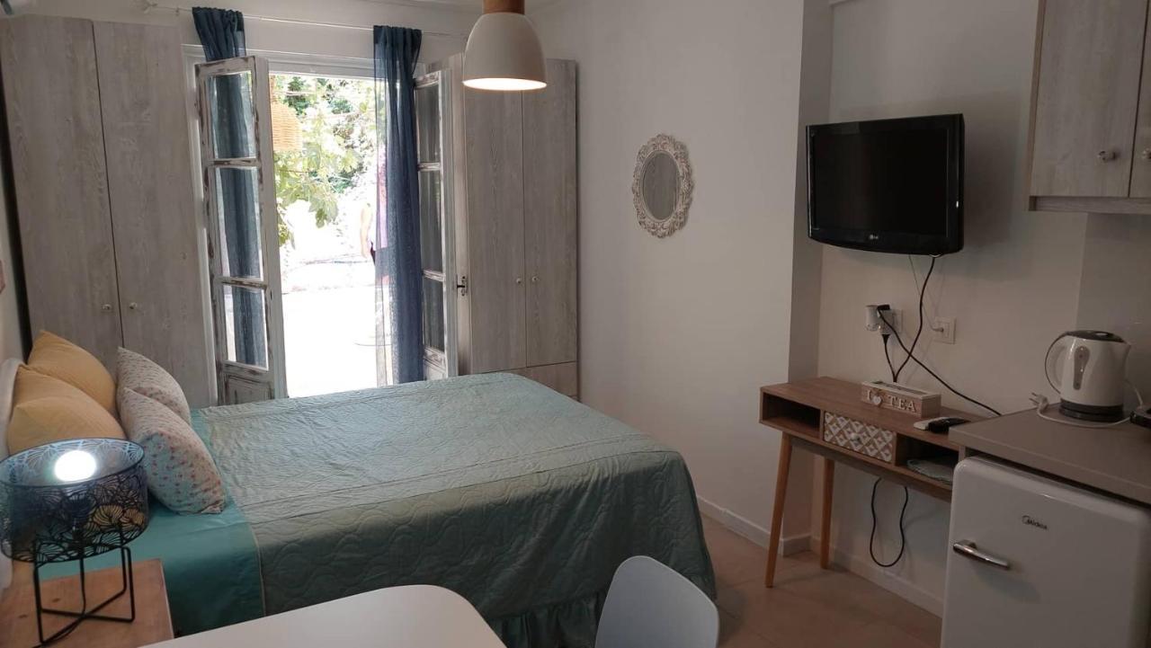 Nias Studio Apartment Perama  Exterior photo
